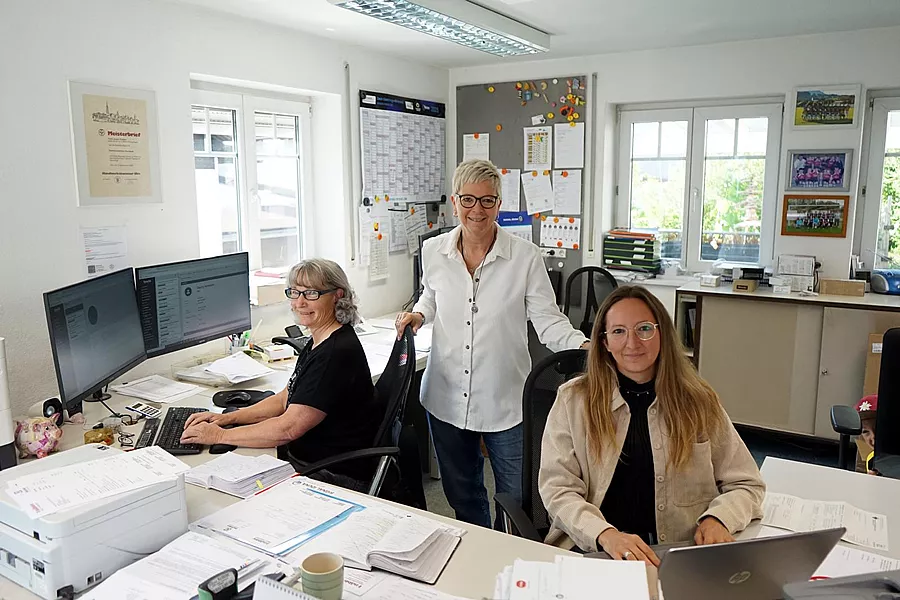 Büro-Team Elektro-Knäbler Büro-Team Elektro-Knäbler